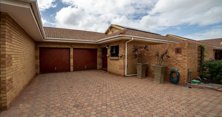 3 Bedroom Property for Sale in Hartenbos Central Western Cape